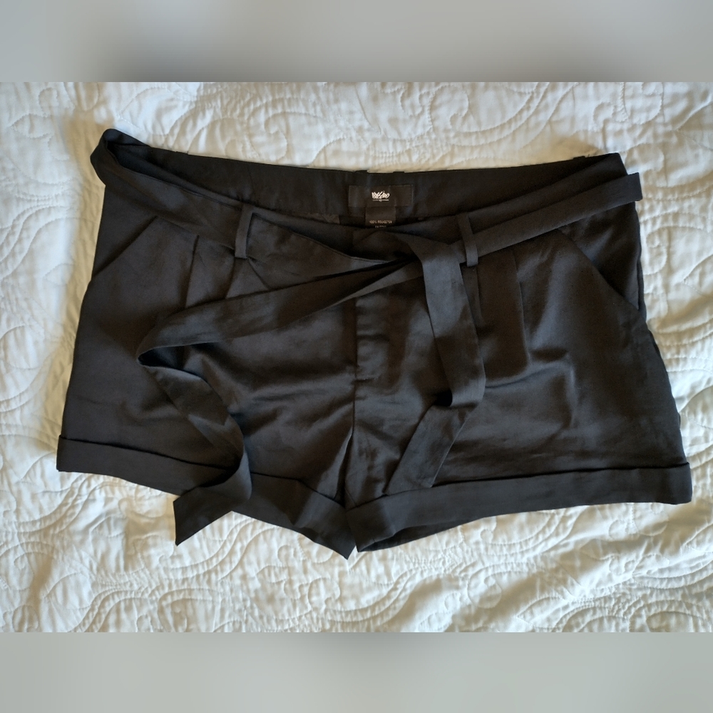 Mossimo belted shorts